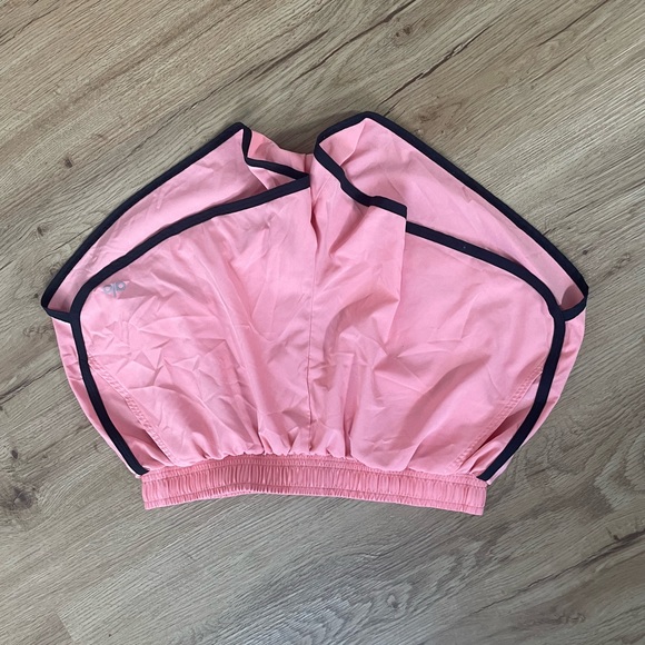 ALO Yoga Ivy League Dolphin Short - size S, color: strawberry lemonade/black - Picture 5 of 6
